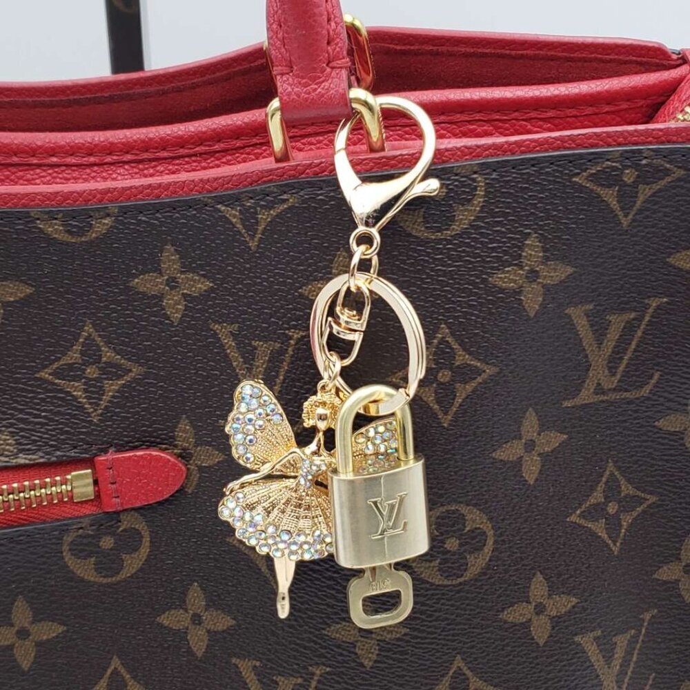 LV Gold Padlock 🔑 Authentic Louis Vuitton Charm + Unbranded Fairy Keychain - Picture 4 of 7